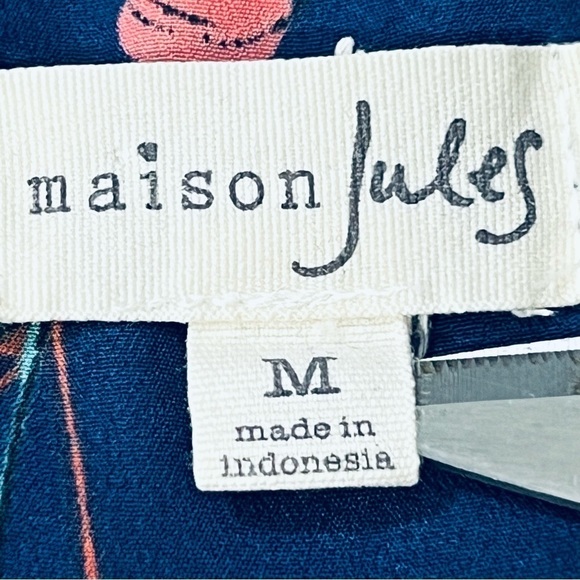 Maison Jules Sleeveless Women’s Cherry layered scalloped hem top Navy medium - Picture 8 of 12